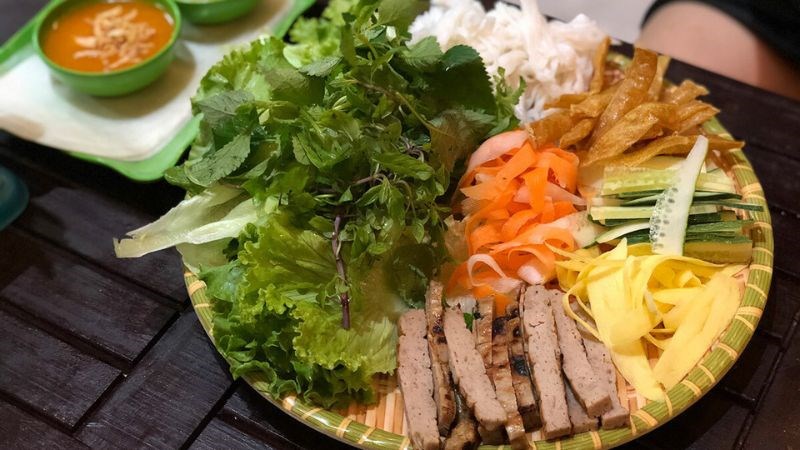 Cực nổi tiếng với 10 quán Nem Nướng Quận 4 ngon dành cho du khách Sài Gòn Hồ Chí Minh (1)